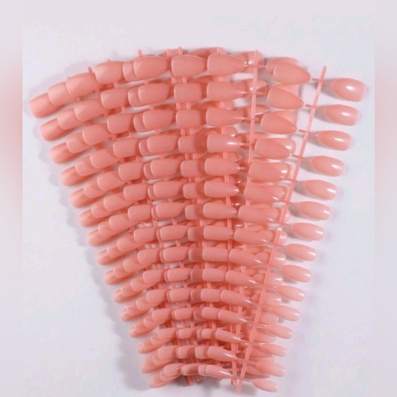 Press On Nails - Picture 1 of 3